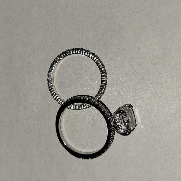 Bridal Engagement And Bridal Ring Set - Picture 3 of 9